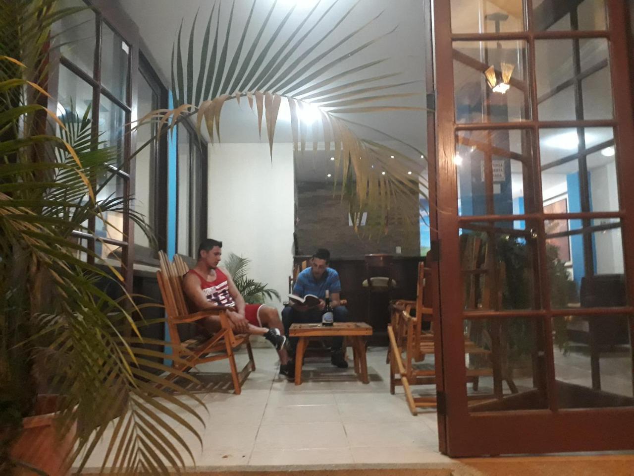 Hostal Humpback Internacional Puerto Lopez Exterior photo