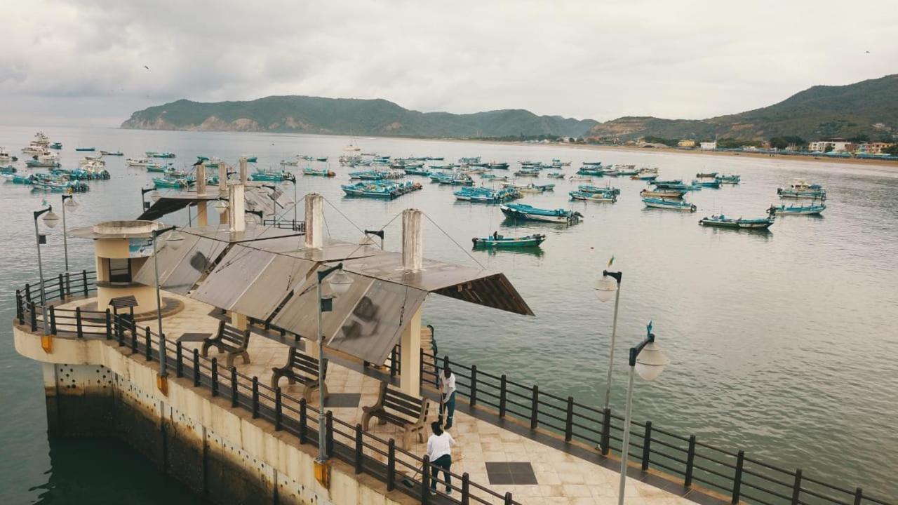 Hostal Humpback Internacional Puerto Lopez Exterior photo