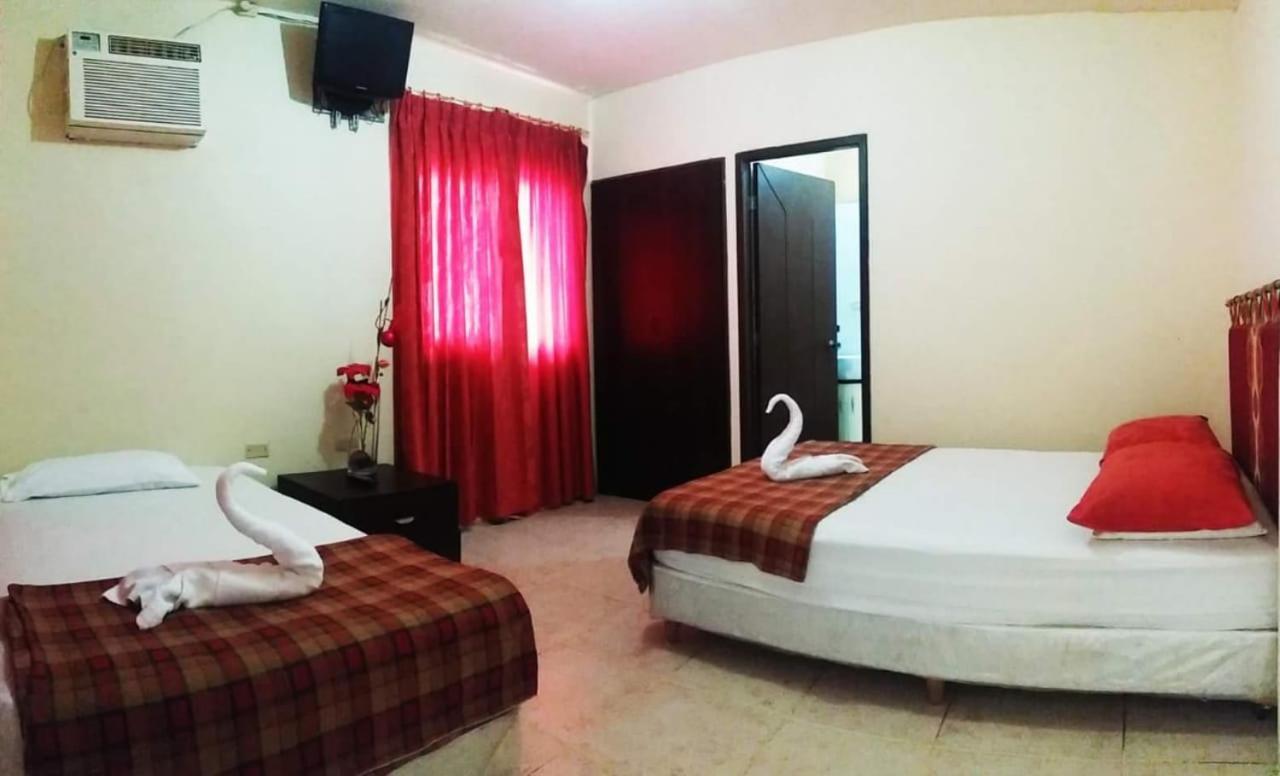 Hostal Humpback Internacional Puerto Lopez Exterior photo