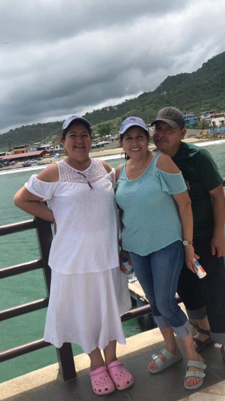 Hostal Humpback Internacional Puerto Lopez Exterior photo