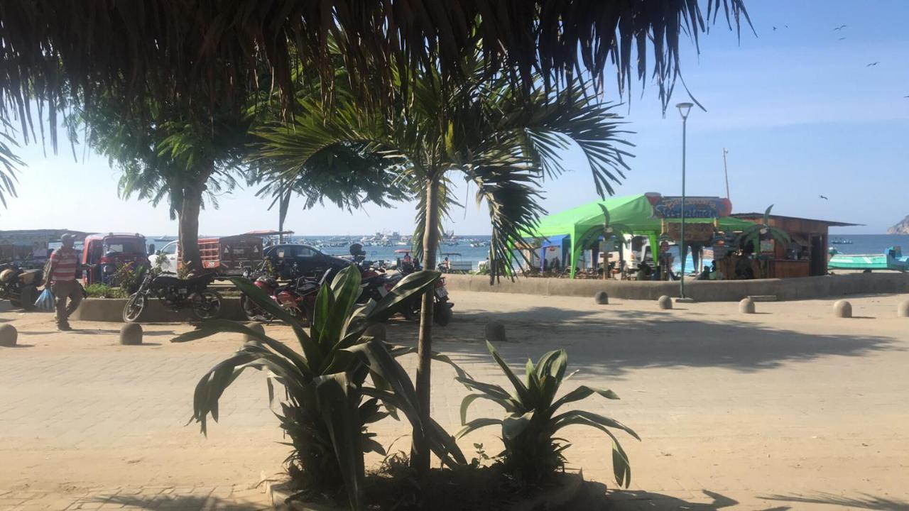 Hostal Humpback Internacional Puerto Lopez Exterior photo